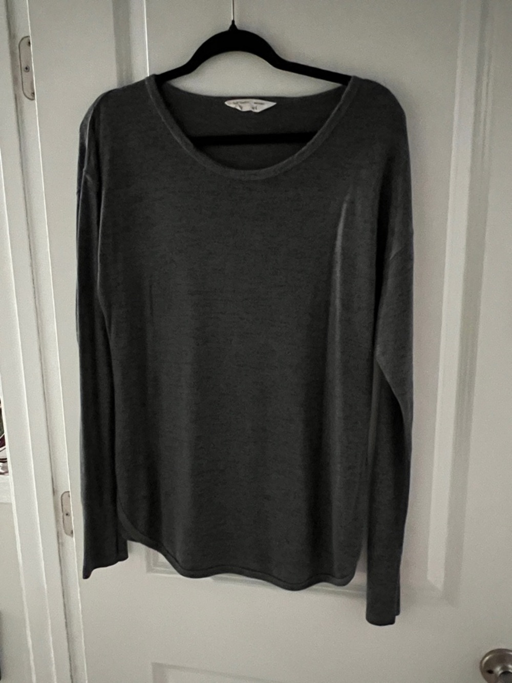 Classic Scoop Neck Long-Sleeve Sweater in Charcoal